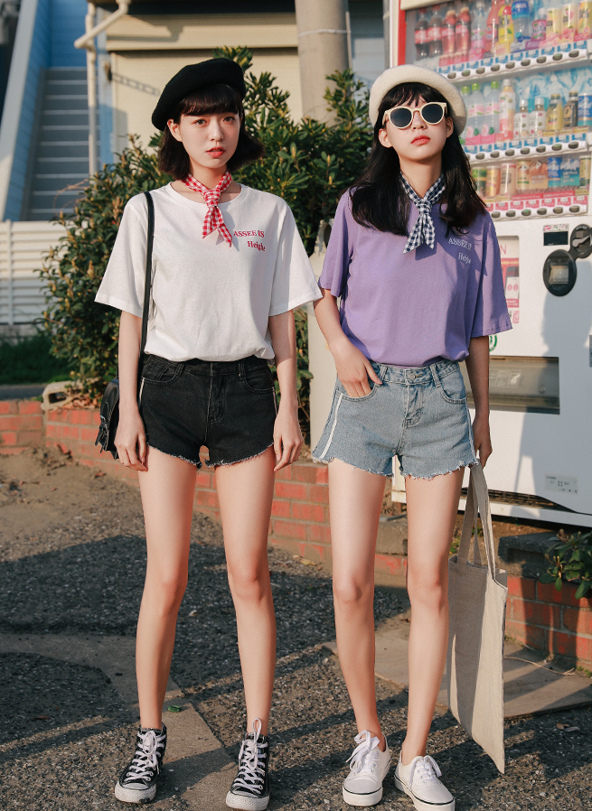 夏天+矮個子+T恤+短褲，高腰的穿法超顯高顯瘦哦