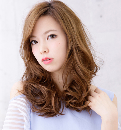 夏天+窄額頭女生適合什么發(fā)型？氣質(zhì)改臉做小顏萌妹