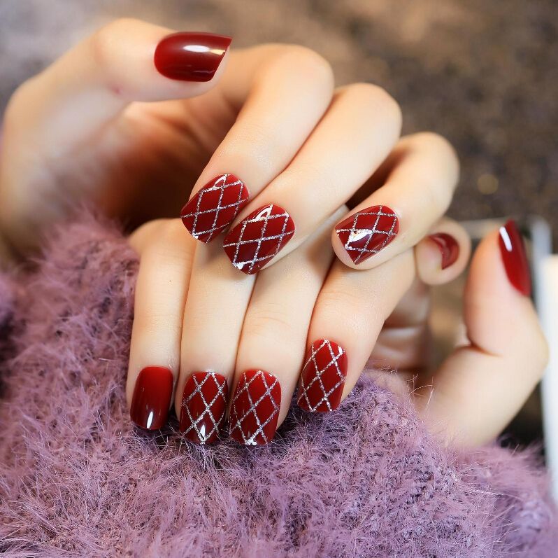 長(zhǎng)期不卸美甲對(duì)指甲有什么影響？