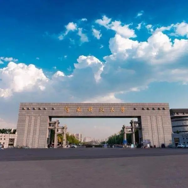 高校試點(diǎn)“男女混住”引爭議！校方回應(yīng)