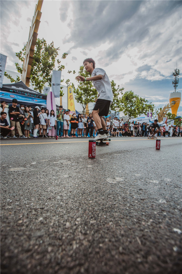 “浪燥青島”長(zhǎng)板大賽在金沙灘啤酒城開賽