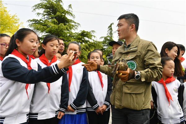 青島市城陽區(qū)聘任志愿林長引領(lǐng)愛鳥護(hù)綠