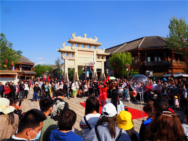 即墨古城“五一”小長假 人氣鼓了