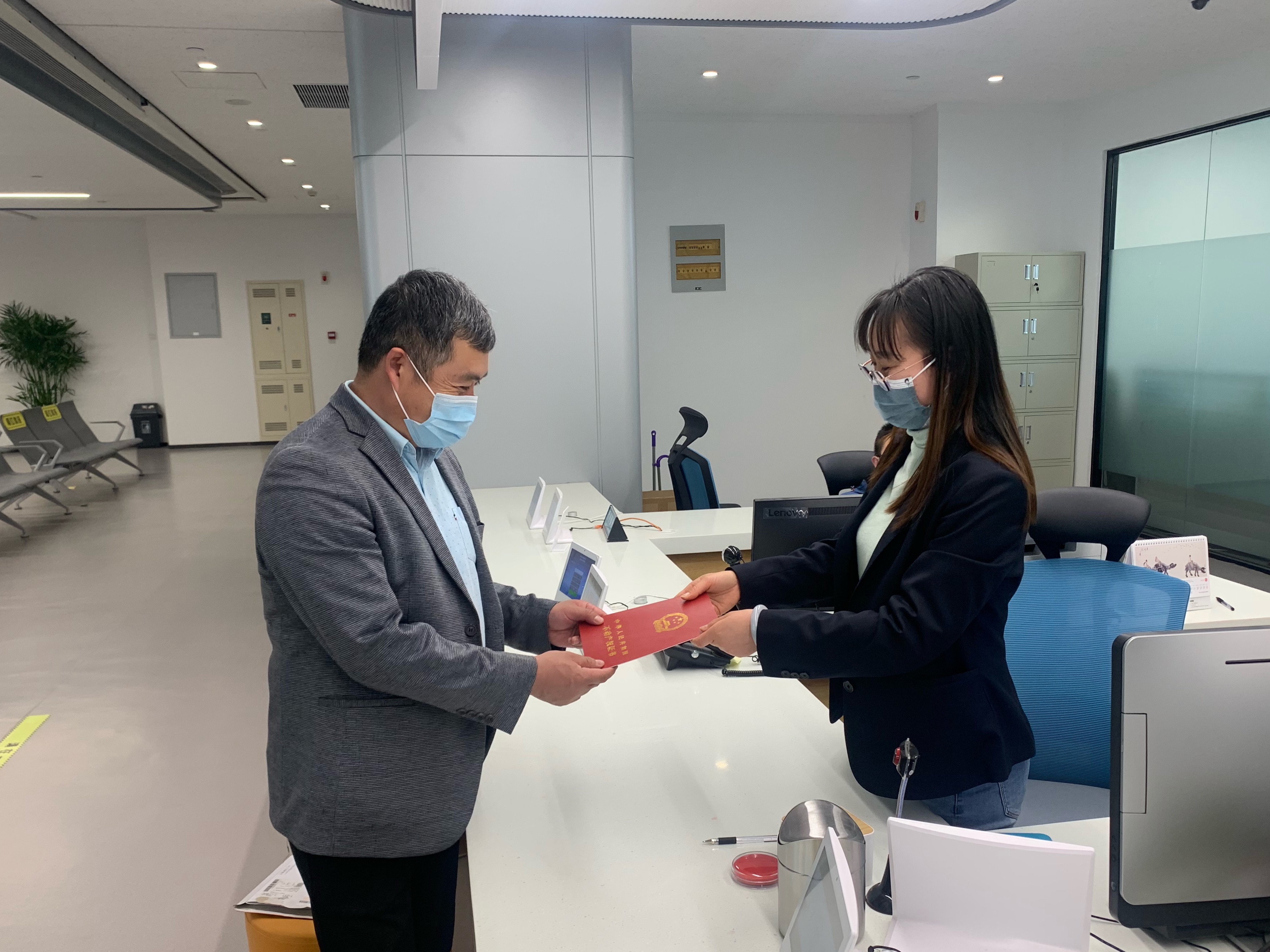 嶗山區(qū)今年首個安置區(qū)項目順利領(lǐng)證