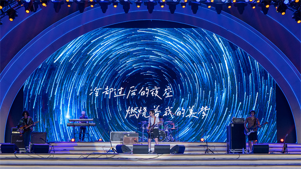 知名樂隊盤尼西林、紙雀牌演出在啤酒城，免費觀看！