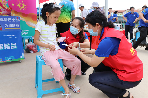 兩天運客近20萬 啤酒節(jié)背后的青島真情