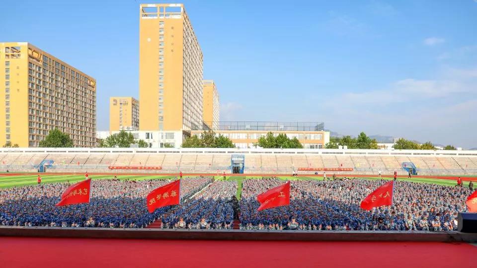 青島恒星科技學(xué)院開展2021級新生預(yù)防電信網(wǎng)絡(luò)詐騙專題講座