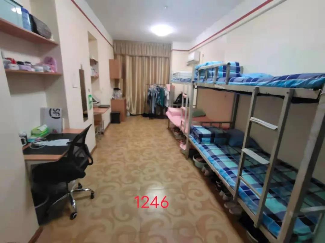 青島恒星科技學(xué)院信息學(xué)院軍訓(xùn)進(jìn)行時——內(nèi)務(wù)大比拼