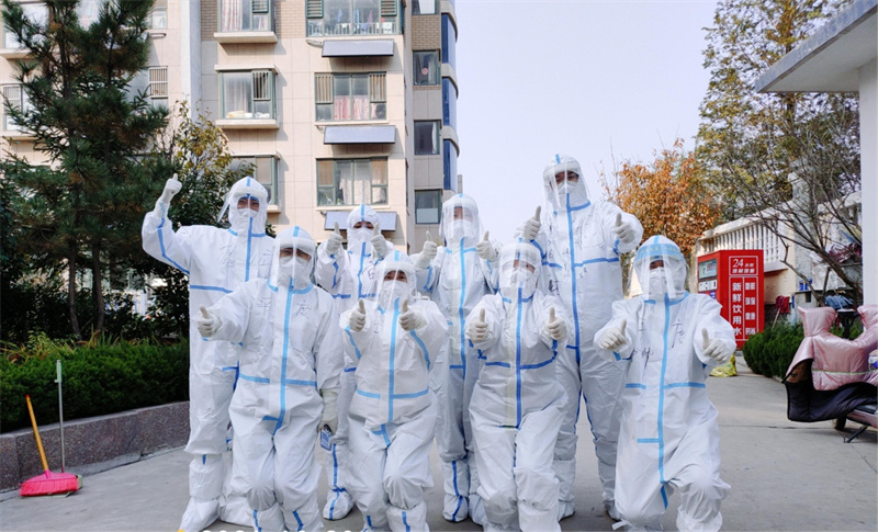 青島800醫(yī)護(hù)人員星夜馳援五蓮 檢測(cè)20萬(wàn)人的樣本