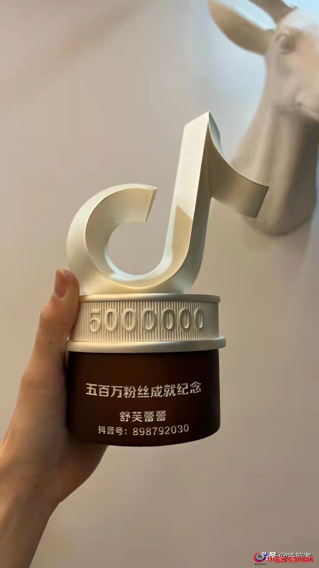 青島大嫚：國(guó)內(nèi)知名博主舒芙蕾蕾，身高168CM，體重45KG