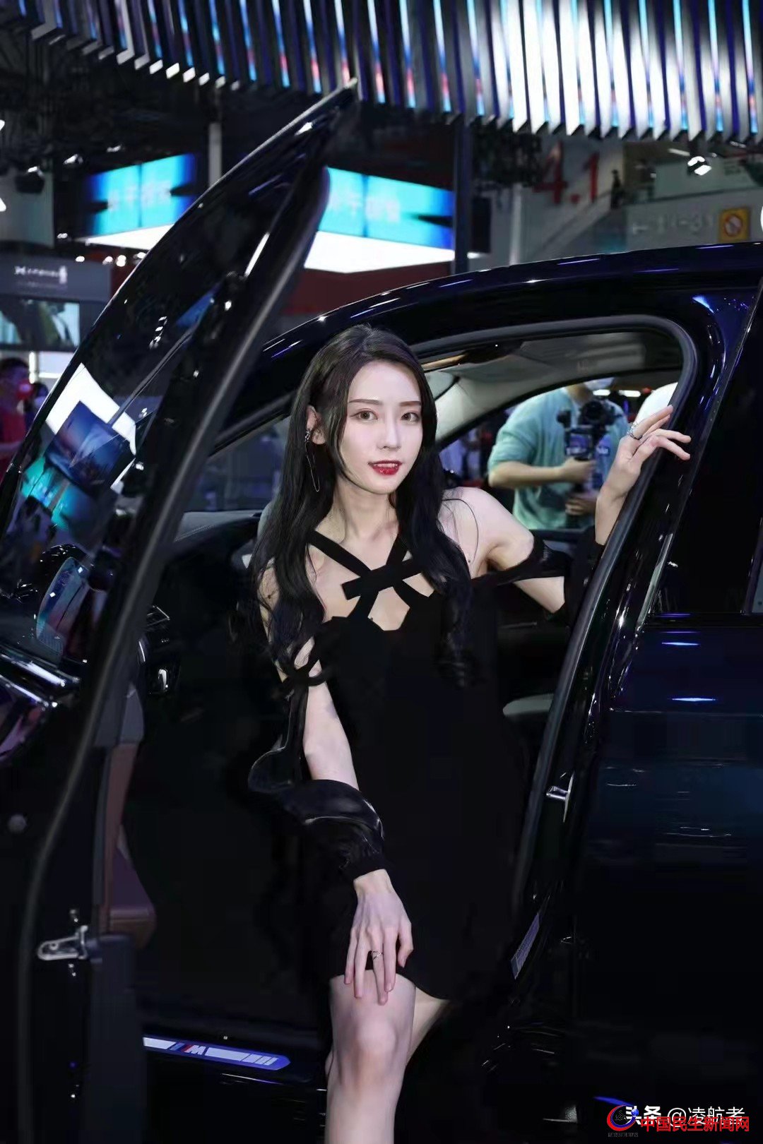 青島大嫚：國內(nèi)知名博主舒芙蕾蕾，身高168CM，體重45KG