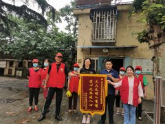 大火無情燒毀全部家當(dāng) 青島業(yè)之峰裝飾送來萬元愛心物資