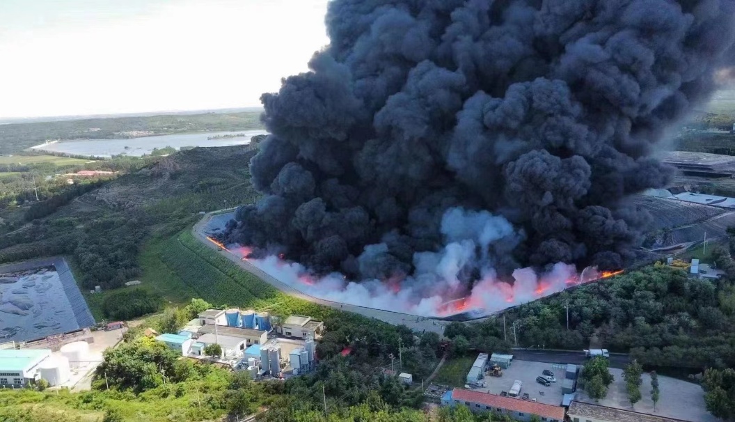 追蹤：山東濰坊市濰城區(qū)垃圾場“火災后”屬地相關(guān)部門，一問三不知