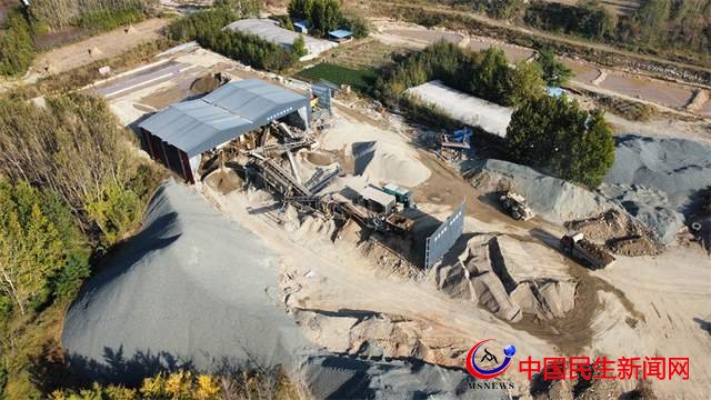 五蓮縣叩官鎮(zhèn)北回頭村：砂石料露天堆放 盜采礦產(chǎn)資源無人監(jiān)管？