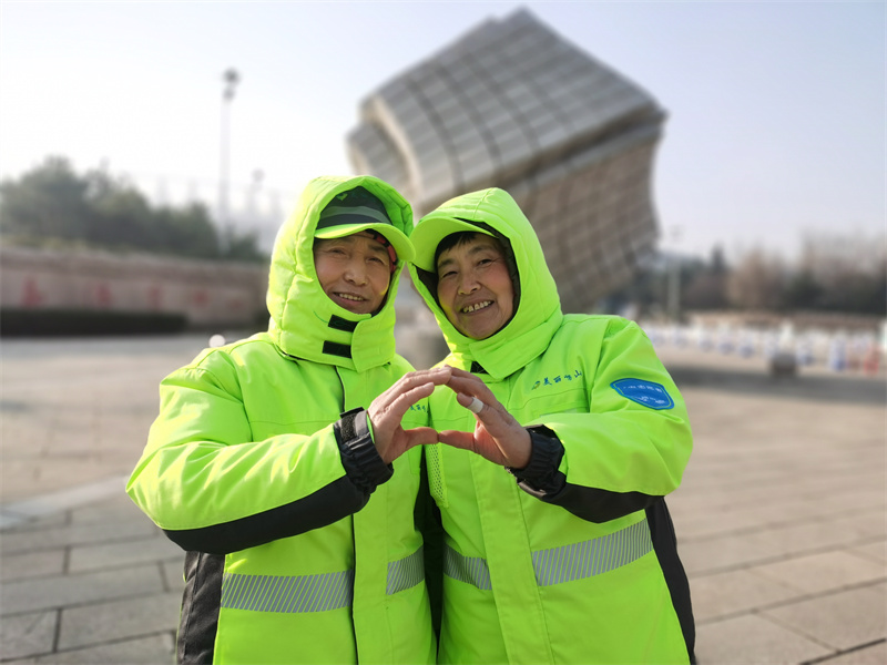 嶗山環(huán)衛(wèi)新氣象，環(huán)衛(wèi)工人換新裝