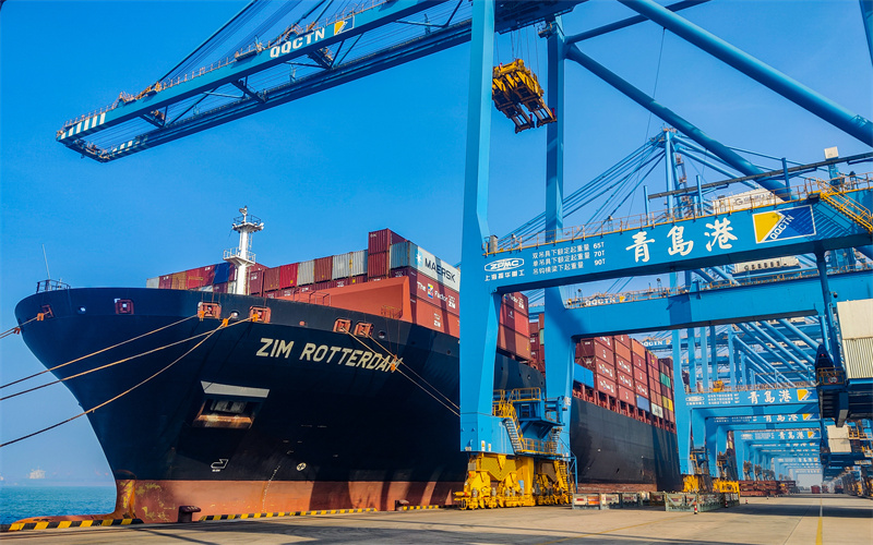 新年第一天山東港口青島港：實(shí)干創(chuàng)佳績(jī)，喜迎“開(kāi)門紅”