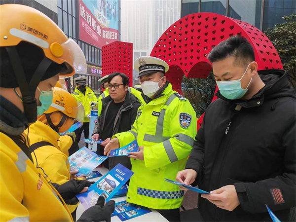 春節(jié)將至青島市北交通開展安全要牢記宣傳