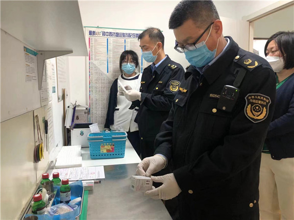 再出重拳 ，嶗山區(qū)市場(chǎng)監(jiān)管局開(kāi)展罰沒(méi)物資集中銷毀活動(dòng)