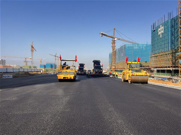 青島嶗山區(qū)大干186天實(shí)現(xiàn)合肥路東段貫通， 鋪就張村河片區(qū)的“快速通道”