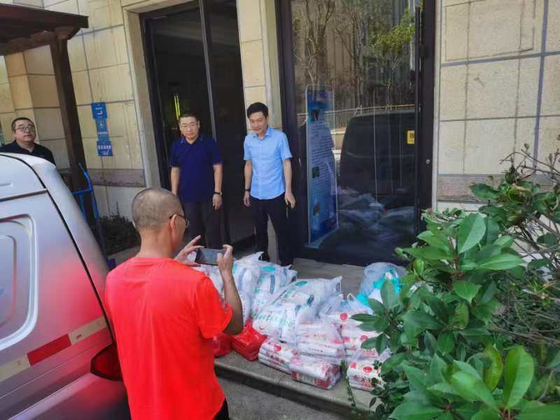 嶗山區(qū)馬拉松運動協(xié)會開展“致敬崢嶸歲月，情暖退役軍人”活動