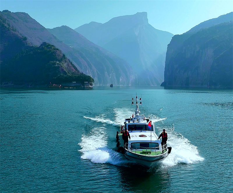 十年堅守護江安瀾 一江碧水映照初心 ——長江航運公安局踐行“共抓大保護，不搞大開發(fā)”重要指示精神十周年工作回顧